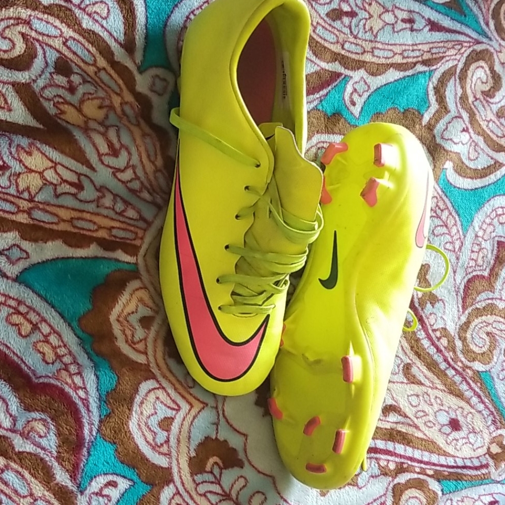 Soccer cleats
